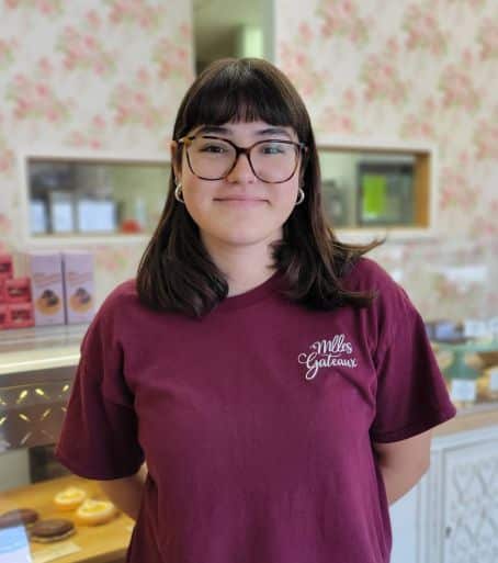 Portrait de l'employée Béatrice Chénier, vendeuse.